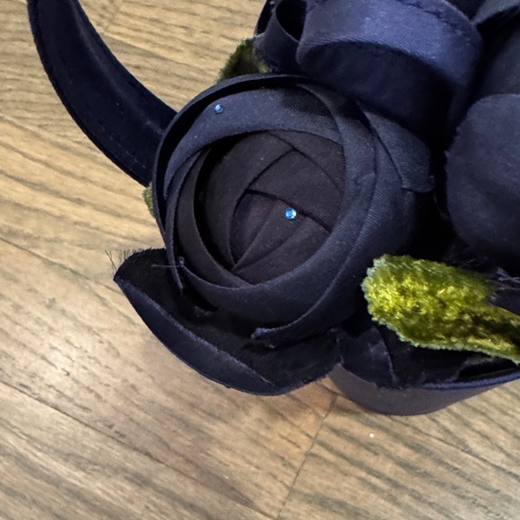 Lulu Guinness Navy Floral Wristlet - Picture 11 of 11